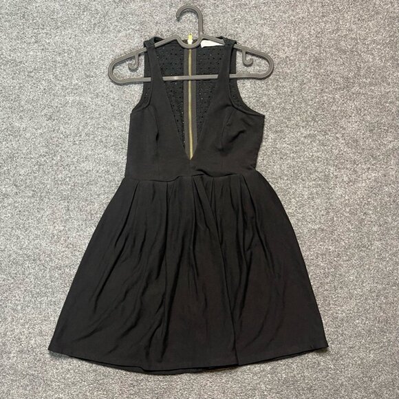 TALULAH Dresses & Skirts - Talulah Womens A Line Dress Black Pleated Mini V Neck Sleeveless Lace XS